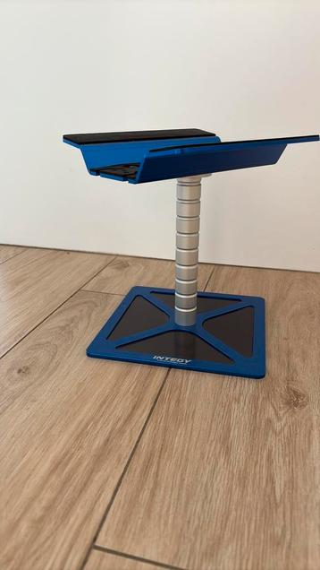 X Maxx Integy 1/5  Car Stand Workstation  ( nieuw) beschikbaar voor biedingen