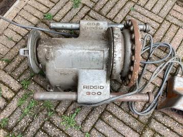 Rigid aandrijfmachine  beschikbaar voor biedingen