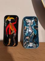 2 Keramische wandtegels met figuren, mogelijkheid tot ophang, Antiek en Kunst, Antiek | Keramiek en Aardewerk, Ophalen of Verzenden