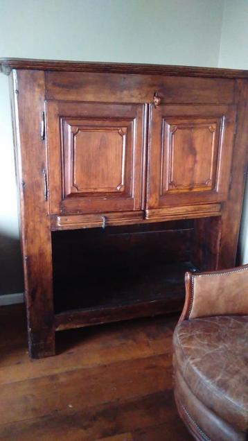 Garderobe uit de Périgord beschikbaar voor biedingen