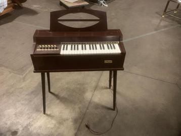 Vintage Magnus Electric Chord Organ beschikbaar voor biedingen