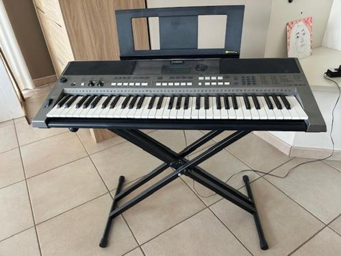 Keyboard Yamaha PSR-E443, Musique & Instruments, Claviers, Comme neuf, 61 touches, Yamaha, Avec pied, Enlèvement