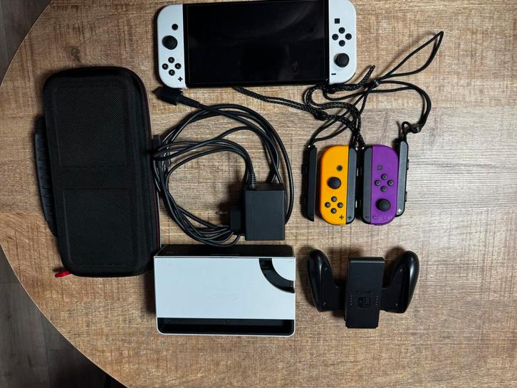 Nintendo switch oled, Games en Spelcomputers, Spelcomputers | Nintendo Switch, Zo goed als nieuw, Switch OLED, Ophalen
