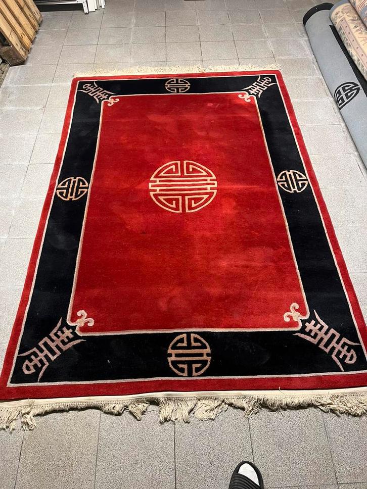 Handgeknoopt Chinees tapijt – wol – rood/zwart – vintage, Antiquités & Art, Tapis & Textile, Enlèvement