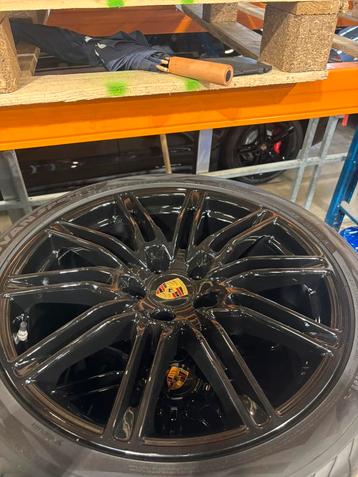 Porsche Cayenne s velgen beschikbaar voor biedingen