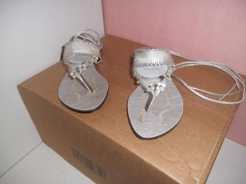 Tongs beschikbaar voor biedingen