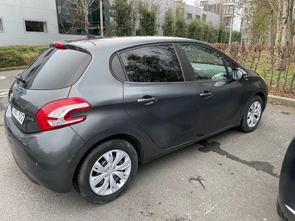 Auto peugeot 208