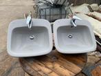 2 dezelfde porseleinen lavabo’s met kranen. Licht grijs., Ophalen, Zo goed als nieuw
