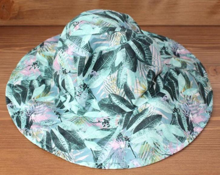 Zonnehoedje H&M – Jungle Print, Kinderen en Baby's, Kinderkleding | Petten en Hoeden, Zo goed als nieuw, Jongen of Meisje, 134 t/m 140