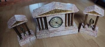 Ancienne Pendule en marbre rose  beschikbaar voor biedingen