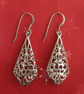 Vintage sterling zilveren 925 handgemaakte oorbellen.  beschikbaar voor biedingen