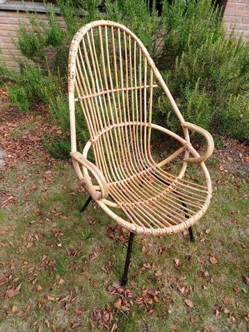 Grote vintage fauteuil met rotan schelp beschikbaar voor biedingen