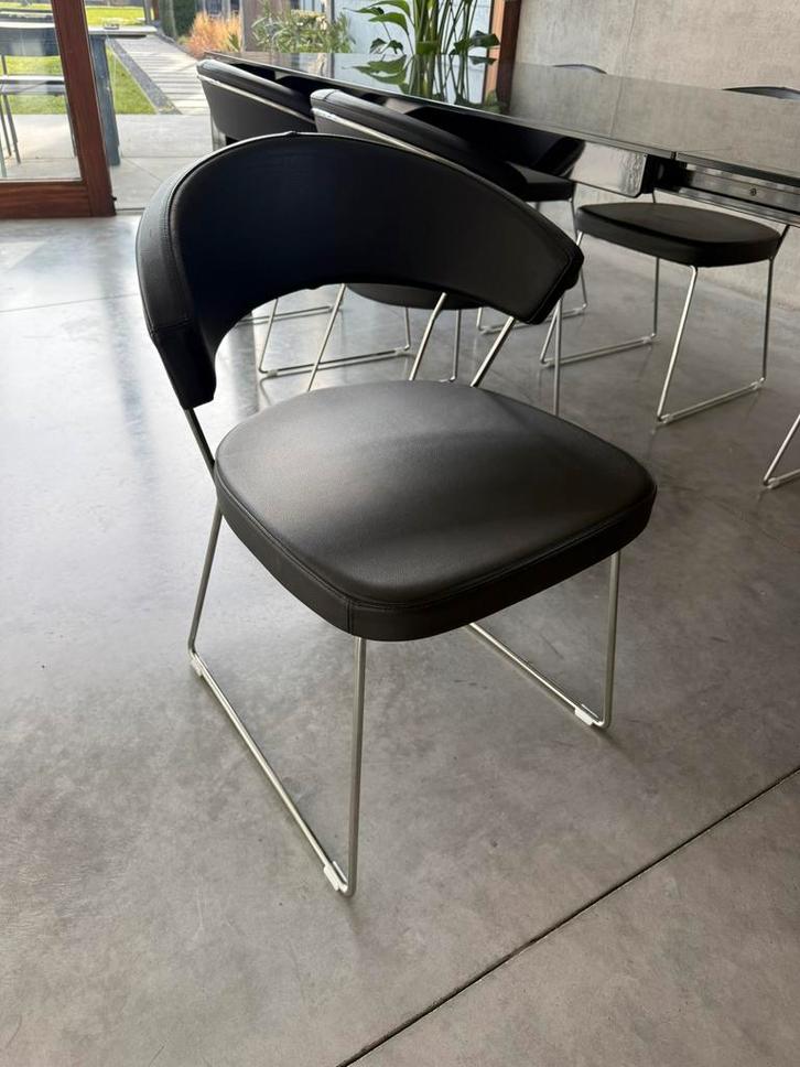 Stoelen Calligaris New York, Huis en Inrichting, Stoelen, Zo goed als nieuw, Vijf, Zes of meer stoelen, Leer, Metaal, Zwart, Ophalen