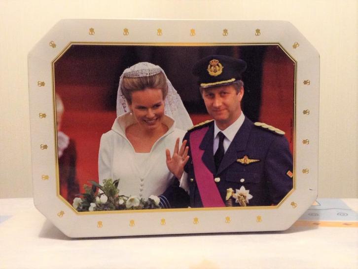 Blik Delacre Belgisch koningspaar Filip & Mathilde 26x19x6, Verzamelen, Blikken, Zo goed als nieuw, Overige, Overige merken, Ophalen of Verzenden