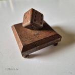 Hoofdobject - Antieke decoratie, de stalen vingerhoed erop, Verzenden, Brons