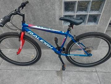29"L MOUNTAINBIKE MET GROTE BANDEN 29X2,35 DUBBELE REMMEN  beschikbaar voor biedingen