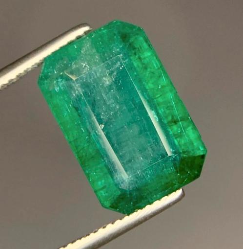 Groen Smaragd van topkwaliteit - 9,40ct met certificaat, Handtassen en Accessoires, Edelstenen, Zo goed als nieuw, Ophalen of Verzenden
