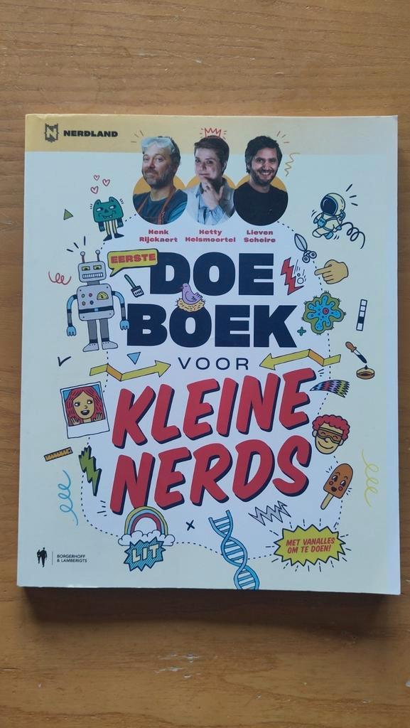 Hetty Helsmoortel - Doeboek voor kleine nerds, Boeken, Kinderboeken | Jeugd | onder 10 jaar, Nieuw, Ophalen of Verzenden