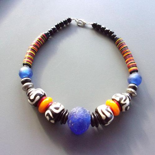 Afrikaanse ketting in blauw en honing, Ghana glas, batik bot, Handtassen en Accessoires, Kettingen, Nieuw, Overige materialen