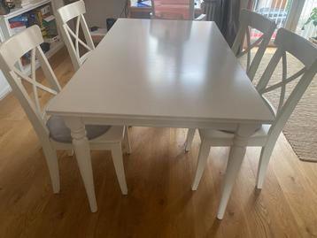 Salle a' manger INGATORP table extensible, 4 chaises INGOLF, Quatre personnes, 150 à 200 cm, 50 à 100 cm, Comme neuf