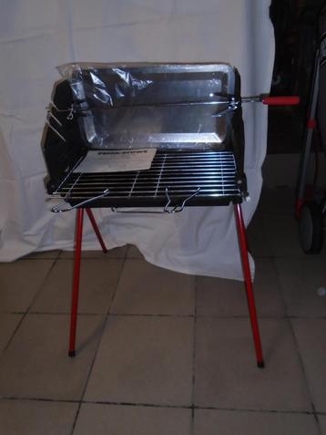 BBQ met braadspit  - nieuwstaat beschikbaar voor biedingen