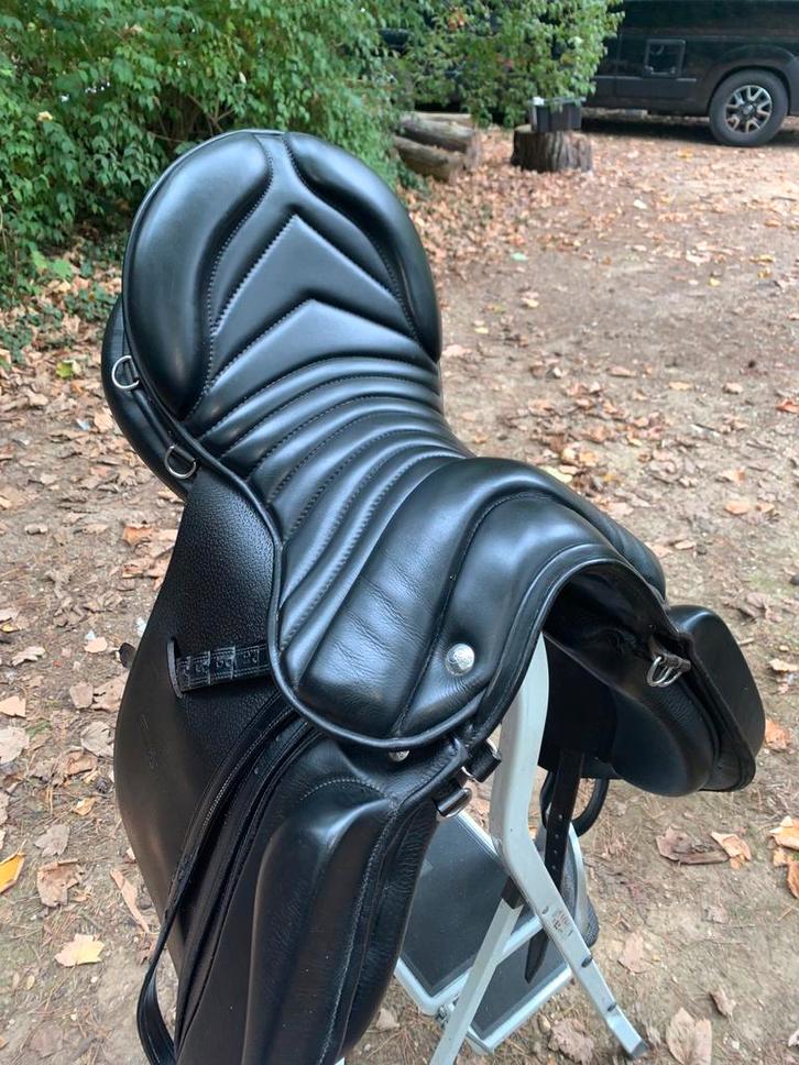 Zwart Zaldi springzadel - 18 inch - medium boom, Dieren en Toebehoren, Paarden en Pony's | Zadels, Gebruikt, Springen, Ophalen
