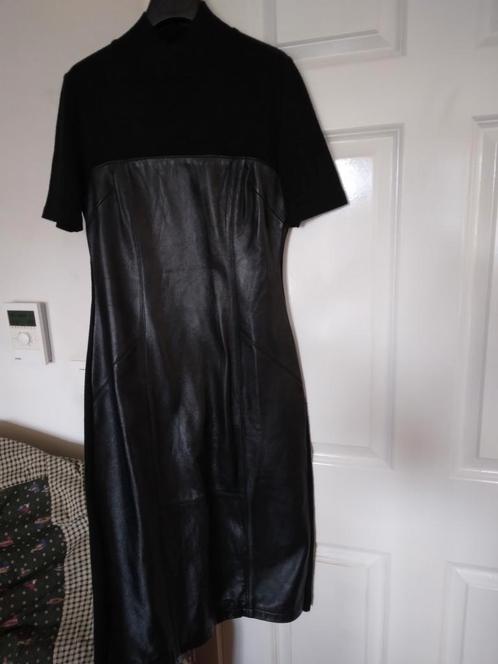 Speciaal zwart kleed met echt leder, Kleding | Dames, Jurken, Gedragen, Maat 38/40 (M), Zwart, Ophalen of Verzenden