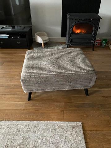 Grijze poef ribfluweel beschikbaar voor biedingen