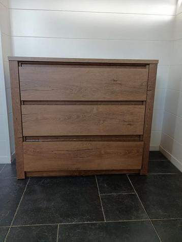 Commode 3 lades wild eiken beschikbaar voor biedingen