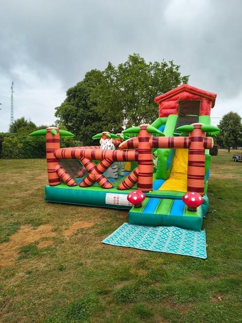 Springkasteel Safari te huur! Weekendprijs!, Hobby en Vrije tijd, Feestartikelen | Verhuur, Gebruikt, Ophalen of Verzenden