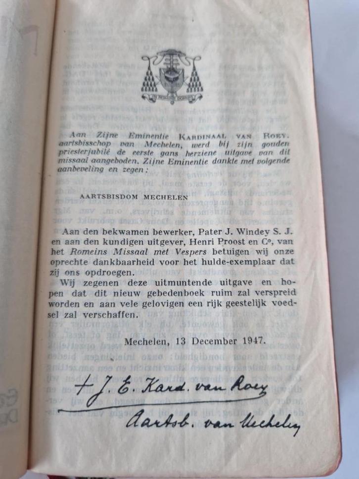 Mis - en vesperboek door wijlen bisschop Van Roey getekend, Antiek en Kunst, Antiek | Boeken en Manuscripten, Ophalen of Verzenden