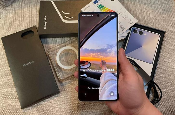 Vente ou échange Samsung Z Flip 7, Telecommunicatie, Mobiele telefoons | Samsung, Nieuw, Galaxy Z Flip, 256 GB, Zonder abonnement