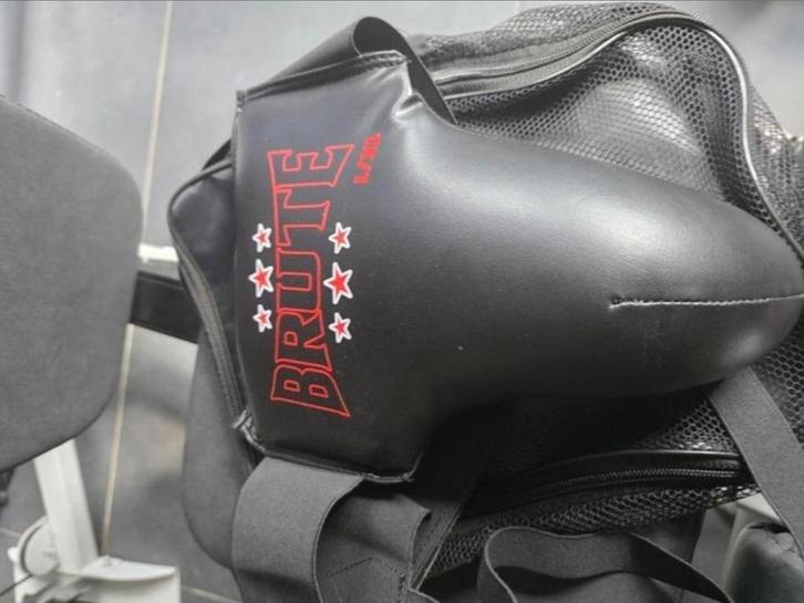 Nieuwe Brute kruisbeschermer L/XL – Boksen/Kickboksen/MMA
?, Sport en Fitness, Boksen, Nieuw, Ophalen