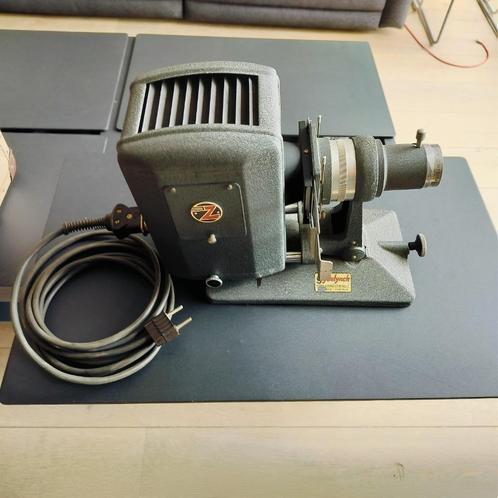 Vintage diaprojector " Zeitt-Projektor model S " lamp werkt, Audio, Tv en Foto, Diaprojectoren, Gebruikt, Ophalen