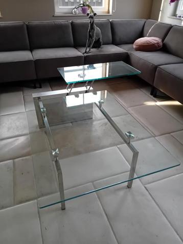 Table basse design en verre. Pièce ajustable. Voir photos