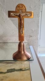 Crucifix  sur pied en cuivre rouge, Antiquités & Art, Antiquités | Objets religieux, Enlèvement ou Envoi