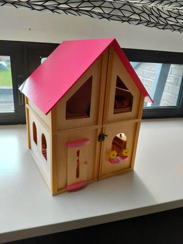 Houten poppenhuis beschikbaar voor biedingen