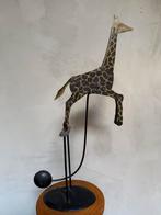 Giraffe metalen figuur met countergewicht, Enlèvement