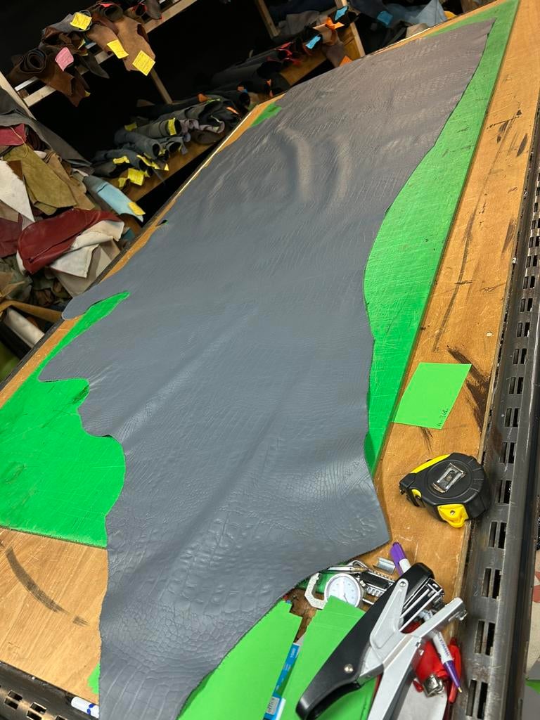 Grijze Italiaans Halve huid 1.3 mm soepel kroko print A-342, Enlèvement ou Envoi