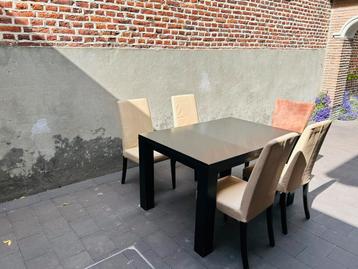 Moderne eettafel design met 5 stoelen beschikbaar voor biedingen