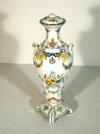 Vase et couvercle en faïence blanche, Antiquités & Art, Enlèvement ou Envoi