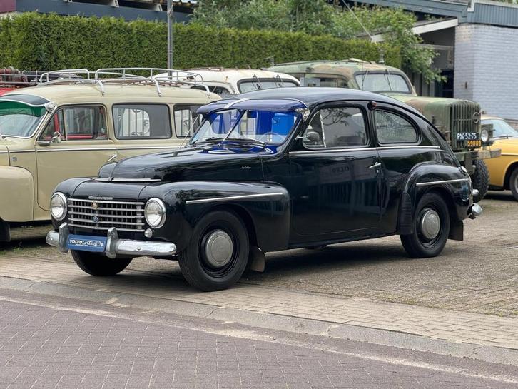 Volvo PV 444 D splitwindow voor en achter in zeer originele, Auto's, Oldtimers, Bedrijf, Volvo, Benzine, Berline, 2 deurs, Handgeschakeld