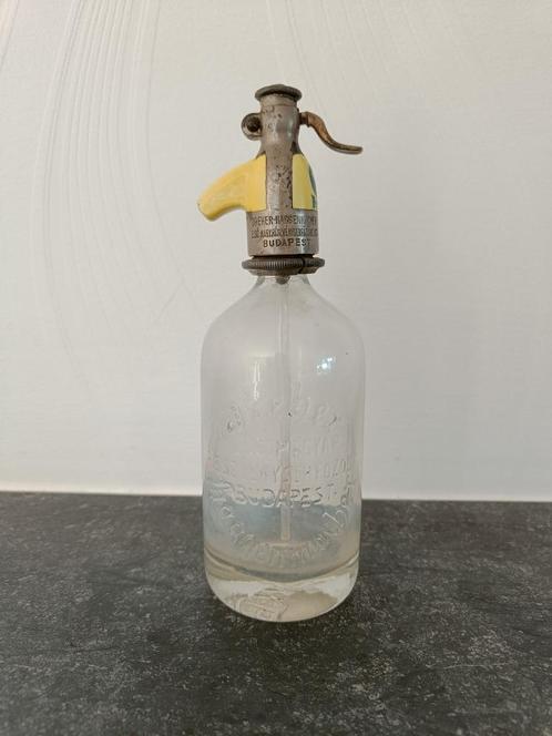 Klein, mooi en zeldzaam sodaflesje met porseleinen afwerking, Antiek en Kunst, Curiosa en Brocante, Ophalen of Verzenden