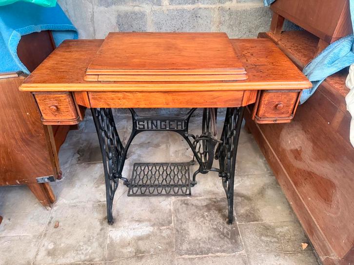 Table et machine à coudre Singer, Antiquités & Art, Antiquités | Machines à coudre, Enlèvement