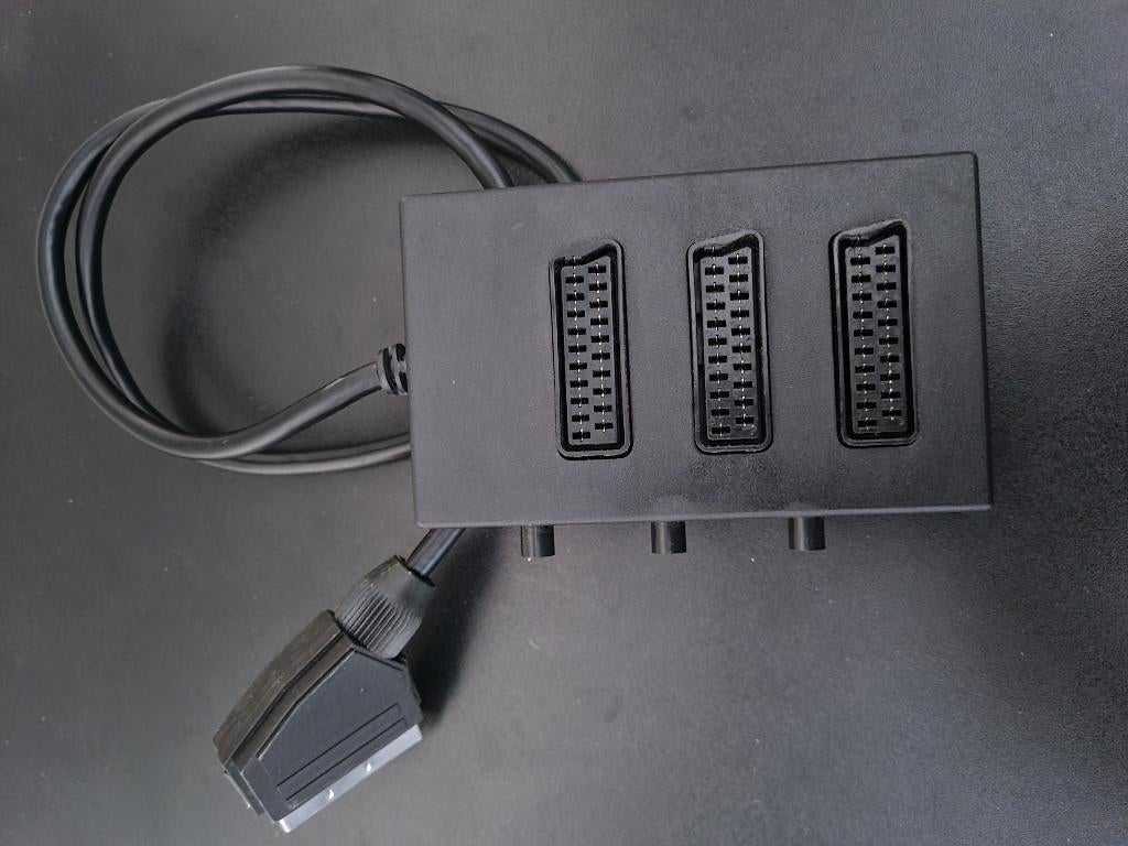 SCART switch box, Audio, Tv en Foto, Audiokabels en Televisiekabels, Ophalen of Verzenden, Gebruikt, Minder dan 2 meter, Scartkabel