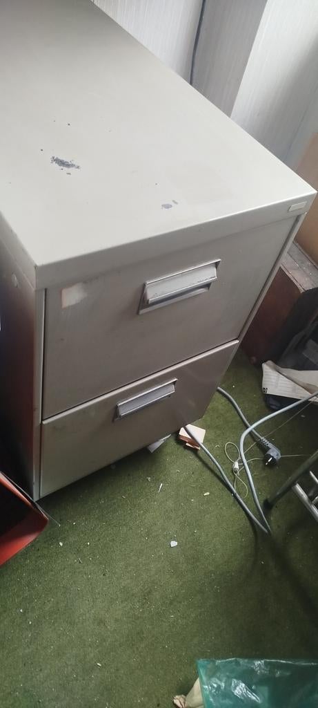 Armoire basse métallique, Enlèvement