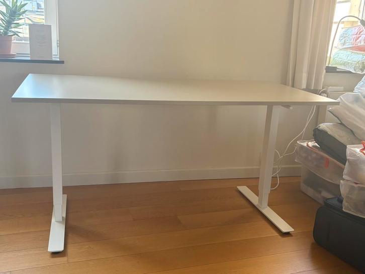IKEA Trotten bureau, Huis en Inrichting, Bureaus, Zo goed als nieuw, Bureau, In hoogte verstelbaar, Ophalen