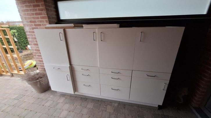 Armoires de cuisine Ikea avec tiroirs et portes, Maison & Meubles, Armoires | Commodes, Utilisé, Moins de 100 cm, 50 à 100 cm