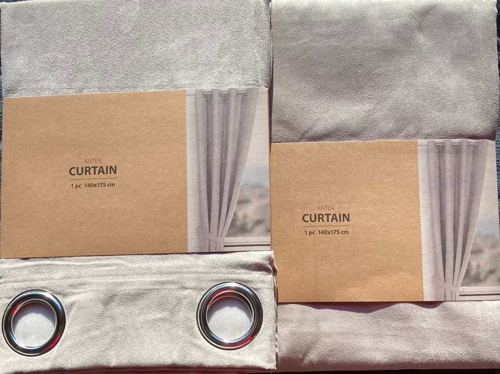 Lichtgrijze halfverduisterende gordijnen, Ophalen, 100 tot 150 cm, Nieuw, Grijs