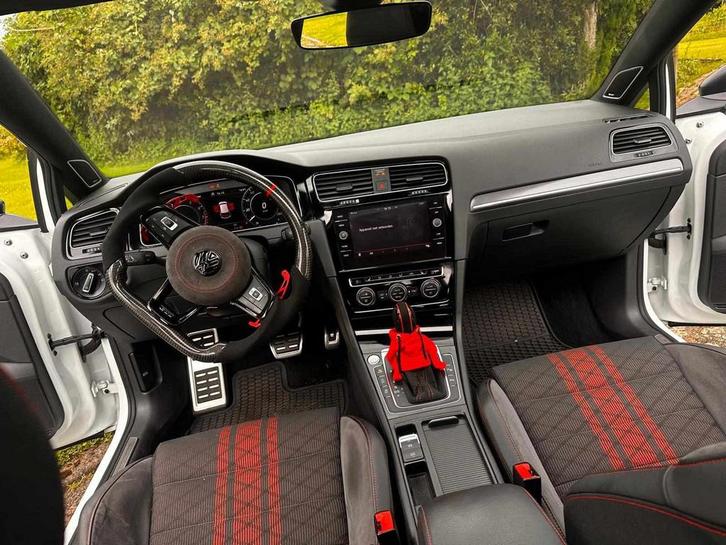 Vw Golf 7.5 GTI TCR Akrapovic Pano, Auto's, Volkswagen, Particulier, Golf, Benzine, Euro 6, 5 deurs, Automaat, Wit, Alcantara